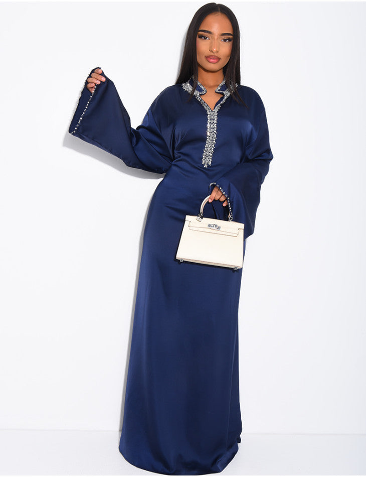 ABAYA PREMIUM EN SATIN À CRISTAUX BRODÉS À LA MAIN & CEINTURE À LA TAILLE